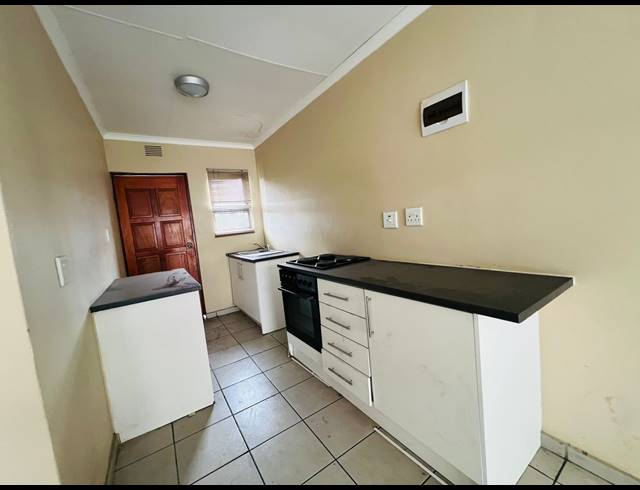 2 BEDROOM APARTMENT FOR SALE IN NEWLANDS EAST